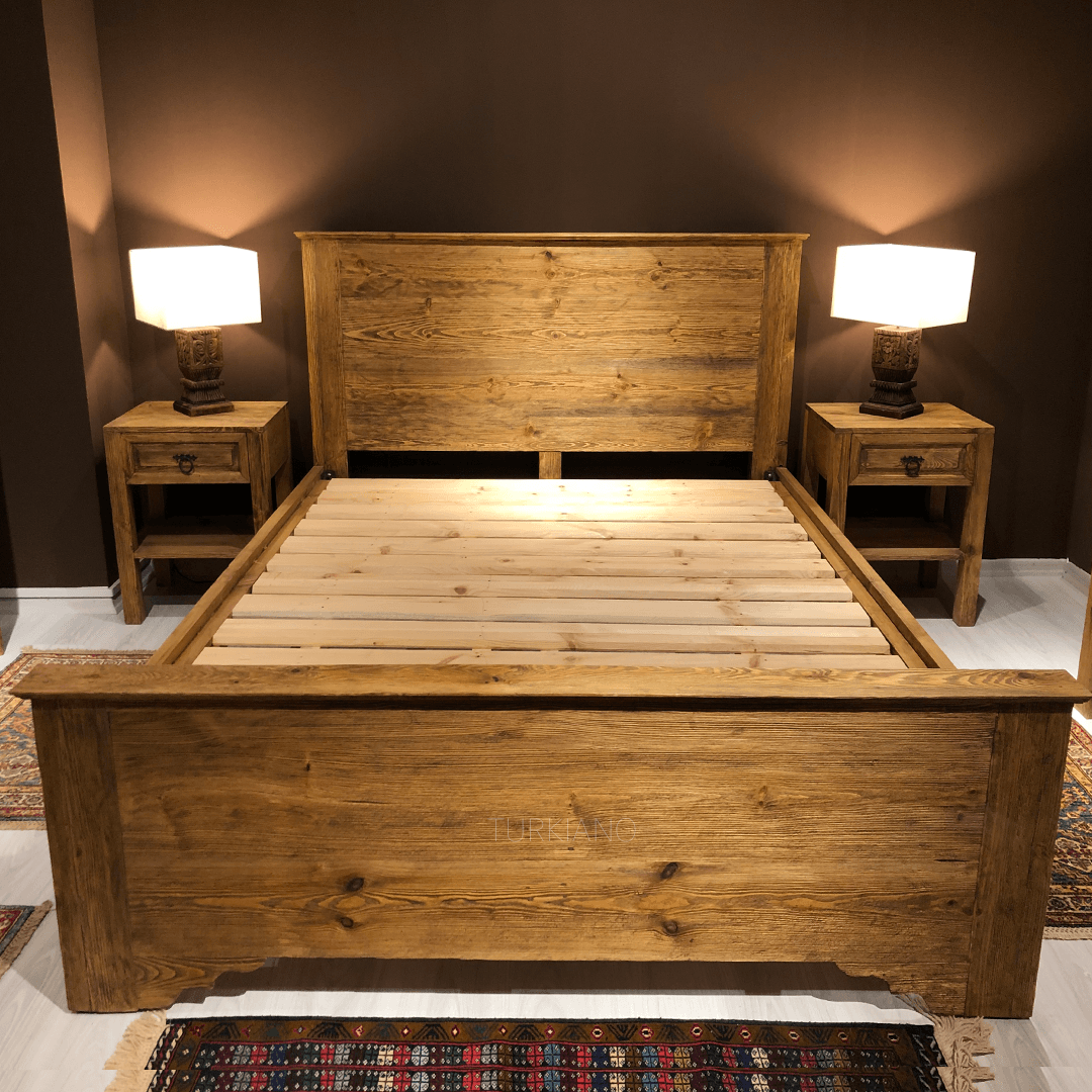 ANTİK TARZ ESKİTİLMİŞ AHŞAP KARYOLA NATUREL RENK M315