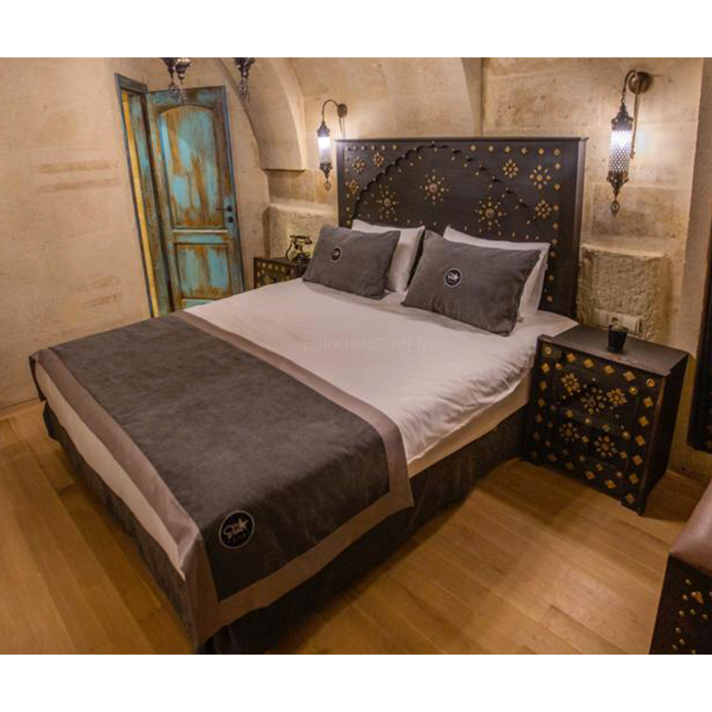 PİRİNÇ SÜSLEMELİ KARYOLA 200×160 MASİF M807