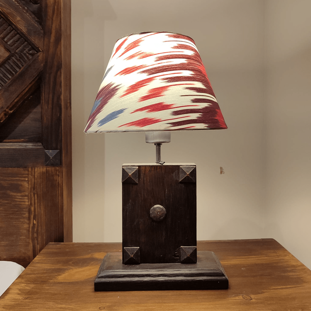 METAL SÜSLEMELİ ABAJURİ