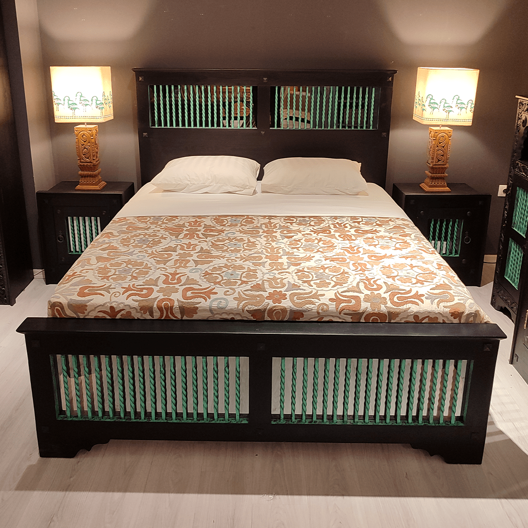 METAL SÜSLEMELİ ANTİK TARZ KARYOLA 160X200